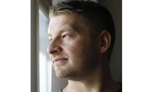 Aaron headshot